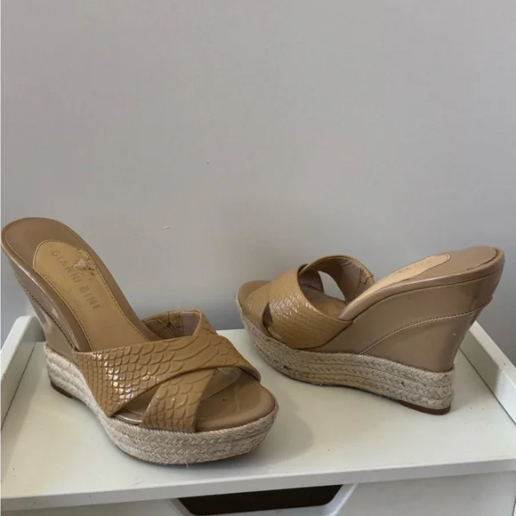 Gianni Bini Tan Wedge Sandals size 6.5 - Picture 2 of 3